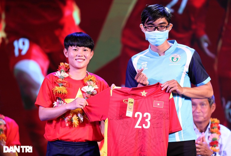 HLV Mai Đức Chung chia sẻ thú vị về tấm vé dự World Cup lịch sử - 4