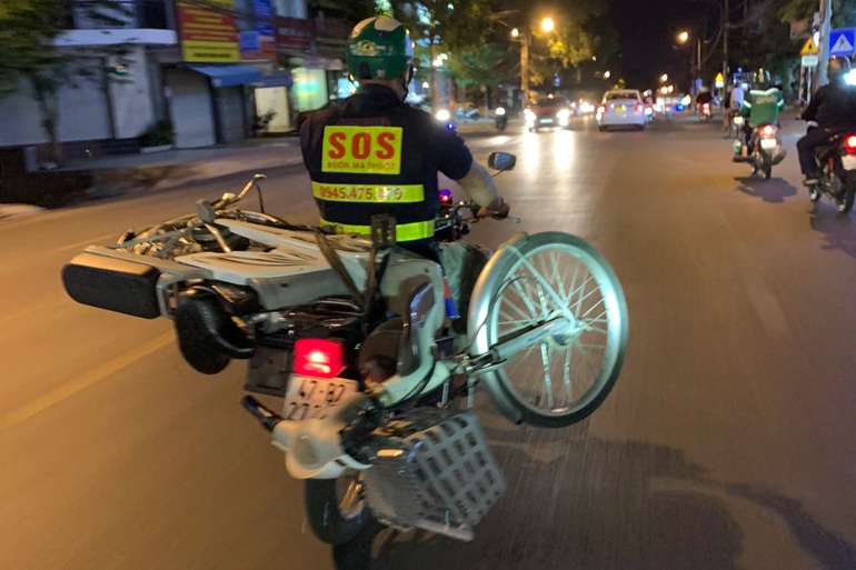 SOS Buôn Ma Thuột xuyên đêm làm việc... bao đồng - 8 SOS Buôn Ma Thuột xuyên đêm làm việc... bao đồng - 8