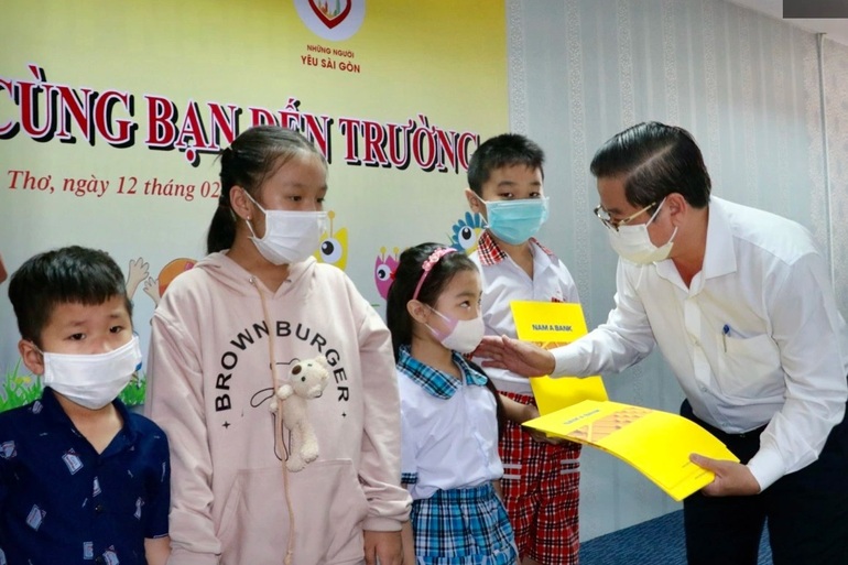 Trao sổ tiết kiệm tới 50 trẻ nhỏ mồ côi vì Covid-19 ở Cần Thơ - 2 Trao sổ tiết kiệm tới 50 trẻ nhỏ mồ côi vì Covid-19 ở Cần Thơ - 2
