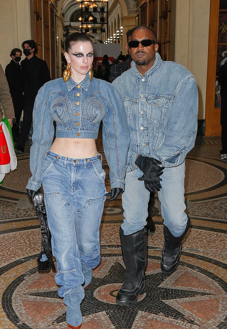 Tỷ phú Kanye West chia tay bồ mới kém 12 tuổi Julia Fox - 1 Tỷ phú Kanye West chia tay bồ mới kém 12 tuổi Julia Fox - 1
