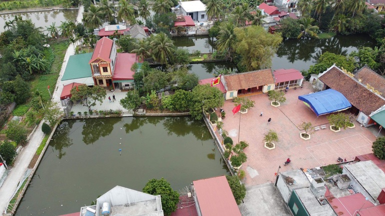 Khám phá bức tượng kỳ lạ biết đứng lên, ngồi xuống trong ngôi miếu cổ - 10 Khám phá bức tượng kỳ lạ biết đứng lên, ngồi xuống trong ngôi miếu cổ - 10