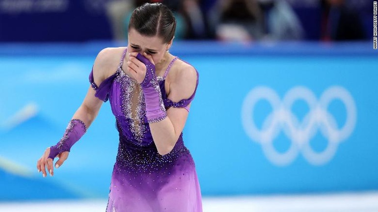 Thiên thần nước Nga khóc nức nở khi thi đấu ở Olympic - 1