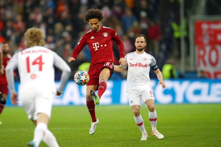 Lewandowski câm lặng, Bayern Munich may mắn thoát thua trên đất Áo - 4