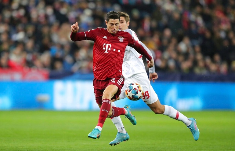 Lewandowski câm lặng, Bayern Munich may mắn thoát thua trên đất Áo - 3