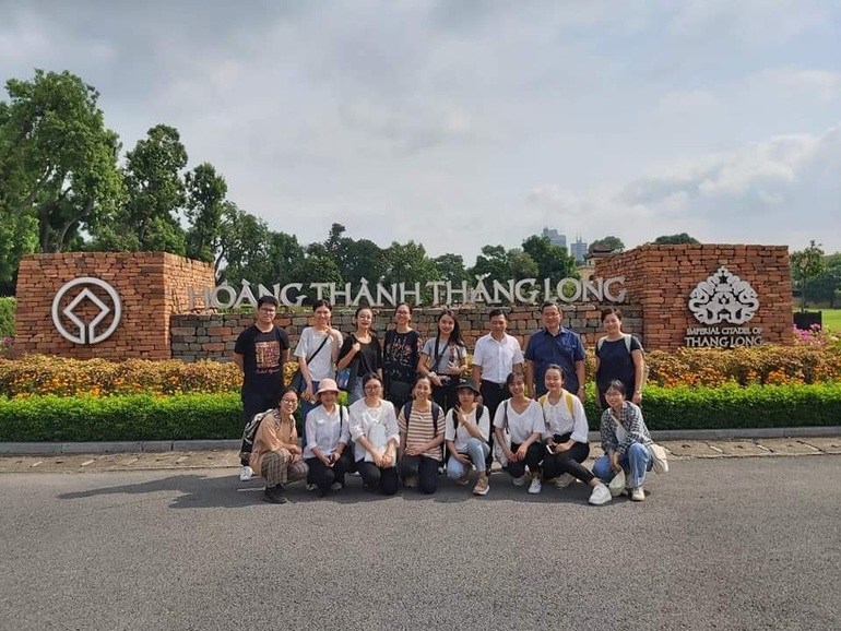 Nhóm sinh viên đoạt giải nhất về phát triển du lịch Hoàng thành Thăng Long - 2