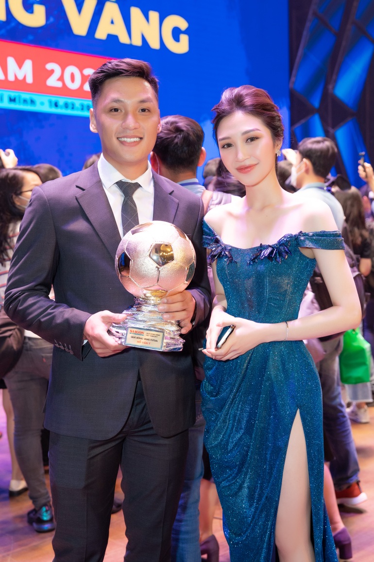 Tiết lộ danh tính nữ MC VTV xinh đẹp dẫn Gala trao giải Quả bóng vàng 2021 - 4 Tiết lộ danh tính nữ MC VTV xinh đẹp dẫn Gala trao giải Quả bóng vàng 2021 - 4