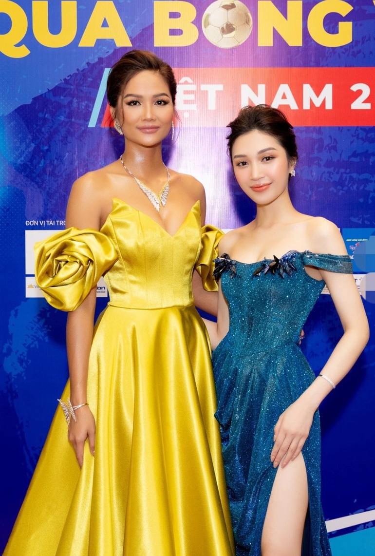 Tiết lộ danh tính nữ MC VTV xinh đẹp dẫn Gala trao giải Quả bóng vàng 2021 - 5 Tiết lộ danh tính nữ MC VTV xinh đẹp dẫn Gala trao giải Quả bóng vàng 2021 - 5