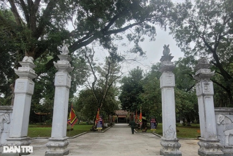 Bí ẩn đĩa đá cổ và đôi đũa thử độc của vua Lê - 1 Bí ẩn đĩa đá cổ và đôi đũa thử độc của vua Lê - 1