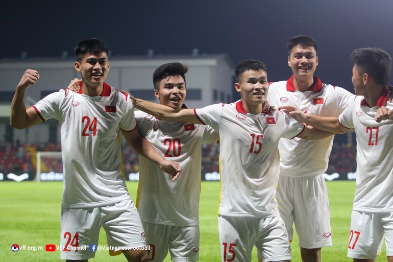 U23 Việt Nam dễ dàng thắng 7-0 trước U23 Singapore - 2
