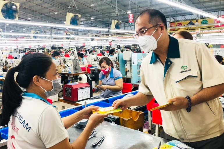 Thu nhập bình quân của người lao động ở TPHCM cao nhất cả nước - 1