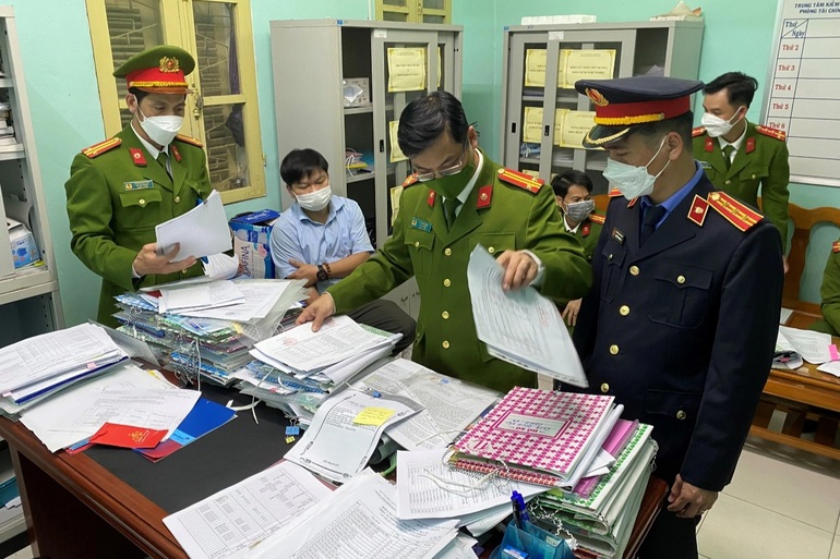 Bộ sậu CDC Thừa Thiên Huế bị bắt có liên quan vụ Việt Á không? - 1 Bộ sậu CDC Thừa Thiên Huế bị bắt có liên quan vụ Việt Á không? - 1