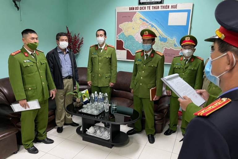 Bộ sậu CDC Thừa Thiên Huế bị bắt có liên quan vụ Việt Á không? - 2 Bộ sậu CDC Thừa Thiên Huế bị bắt có liên quan vụ Việt Á không? - 2
