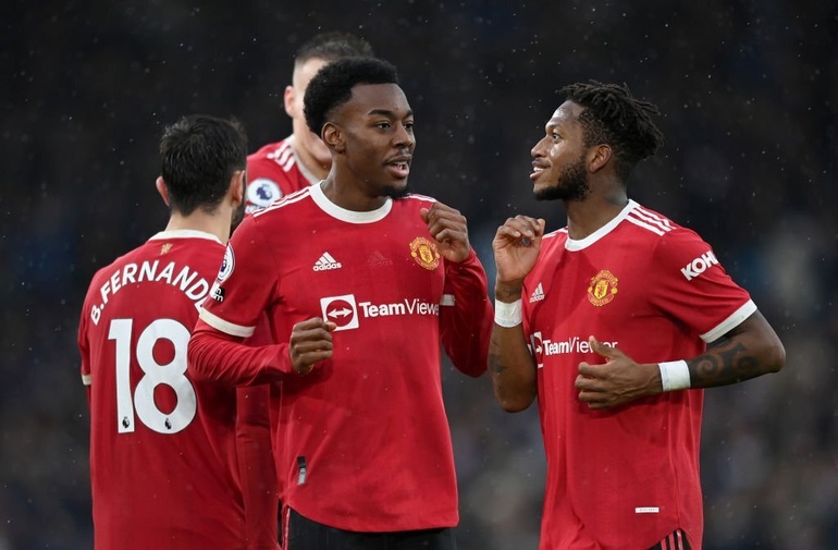 Leeds 2-4 Man Utd: Bùng nổ bàn thắng, thẻ phạt - 3 Leeds 2-4 Man Utd: Bùng nổ bàn thắng, thẻ phạt - 3