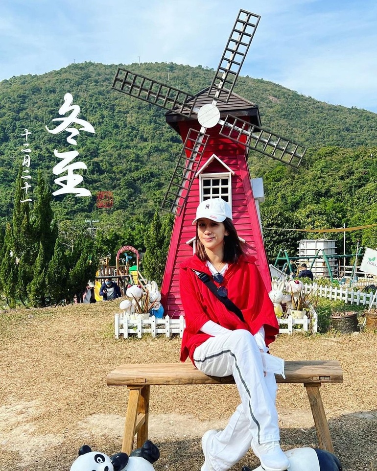 Cú chuyển mình bất ngờ của mỹ nhân Năm 97 rồng đổi màu - 6 Cú chuyển mình bất ngờ của mỹ nhân Năm 97 rồng đổi màu - 6