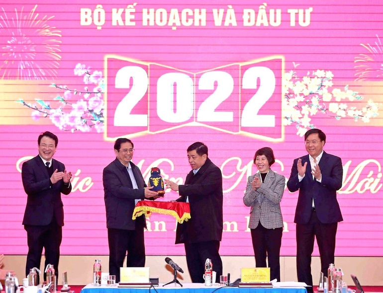 Ông chủ tịch đi xe lăn giúp 30 người điếc sống trong nhung lụa - 9 Ông chủ tịch đi xe lăn giúp 30 người điếc sống trong nhung lụa - 9