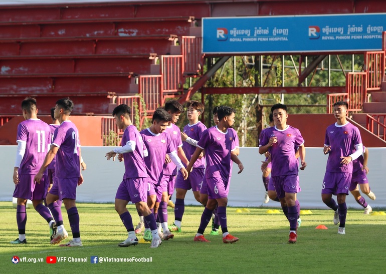 Dính bão Covid-19, U23 Việt Nam bổ sung gấp 6 cầu thủ đấu Thái Lan - 1