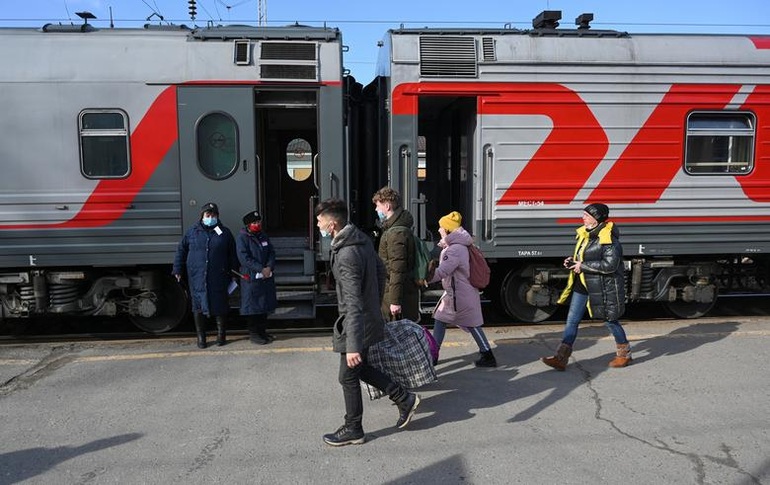 Người Ukraine hoang mang di tản khỏi chảo lửa Donbass - 5 Người Ukraine hoang mang di tản khỏi chảo lửa Donbass - 5