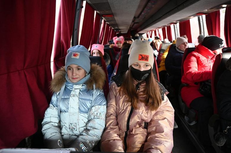 Người Ukraine hoang mang di tản khỏi chảo lửa Donbass - 8 Người Ukraine hoang mang di tản khỏi chảo lửa Donbass - 8
