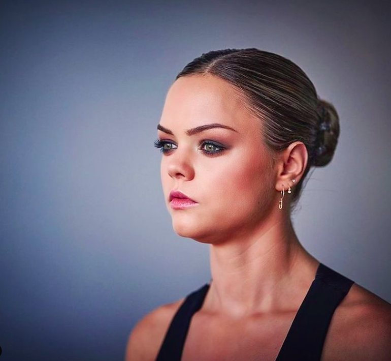 Loena Hendrickx: Nữ hoàng băng giá đốn tim khán giả Olympic 2022 - 5