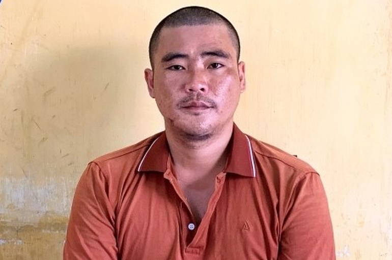 Thanh niên nhậu say đánh chủ quán, ném gạch vào công an - 1 Thanh niên nhậu say đánh chủ quán, ném gạch vào công an - 1
