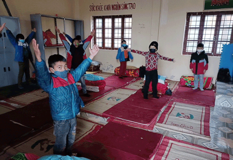 Học sinh Lào Cai căng mình chống chọi với giá rét 1 độ C - 8 Học sinh Lào Cai căng mình chống chọi với giá rét 1 độ C - 8