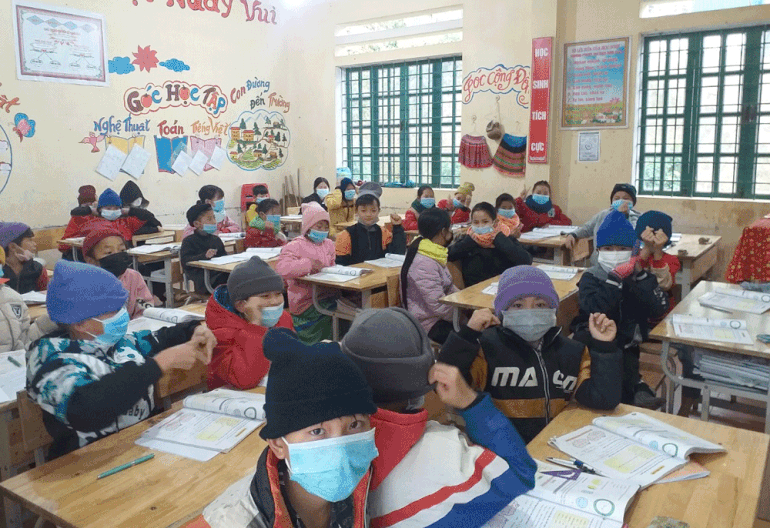 Học sinh Lào Cai căng mình chống chọi với giá rét 1 độ C - 9 Học sinh Lào Cai căng mình chống chọi với giá rét 1 độ C - 9
