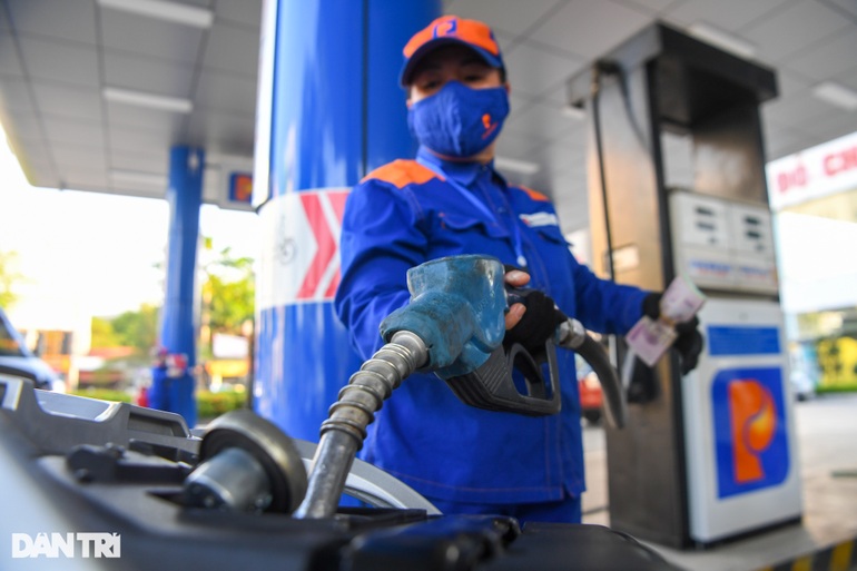 Giá xăng dầu ngày mai lại tăng dù đã ở ngưỡng kỷ lục? - 1