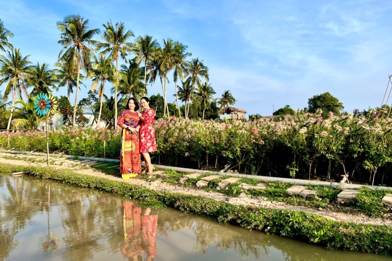 Returning to the land of the Prince of Bac Lieu... watching the vast flowers, canoeing, fighting the rafts and shrimp ponds - 2