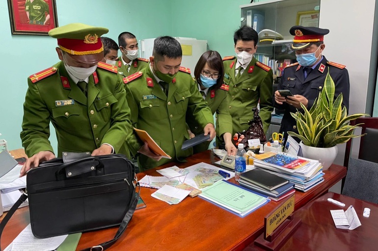 Cử người phụ trách thay Giám đốc CDC Thừa Thiên Huế vừa bị bắt tạm giam - 3 Cử người phụ trách thay Giám đốc CDC Thừa Thiên Huế vừa bị bắt tạm giam - 3