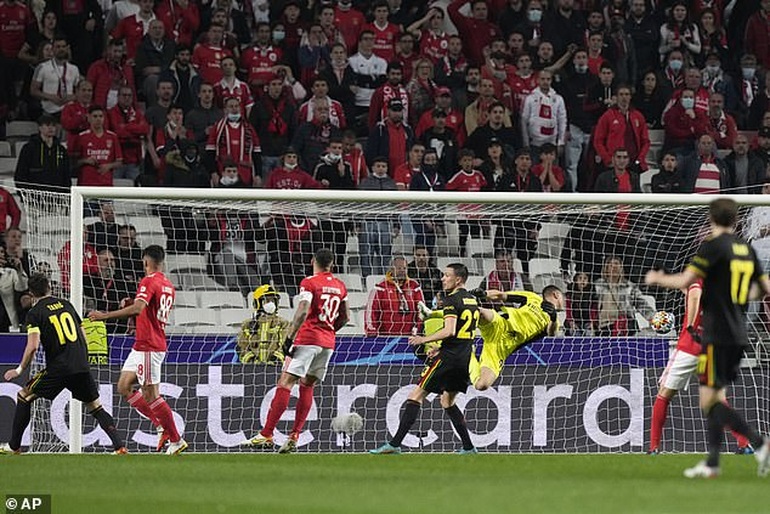 Hai lần dẫn trước, Ajax vẫn bị cầm hòa trên sân Benfica - 2