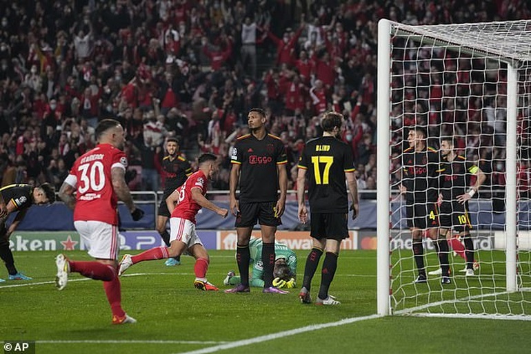 Hai lần dẫn trước, Ajax vẫn bị cầm hòa trên sân Benfica - 3