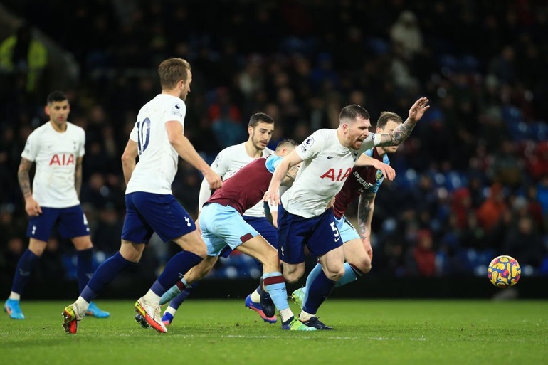 Liverpool chỉ còn kém Man City ba điểm - 2 Liverpool chỉ còn kém Man City ba điểm - 2