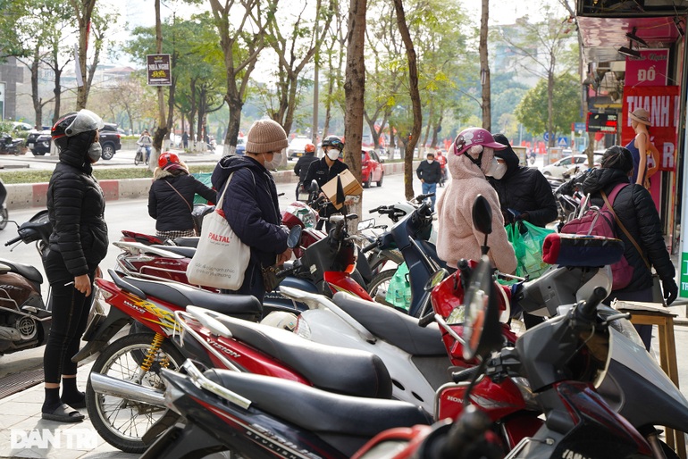 Thiếu đơn bác sĩ, người dân ngán ngẩm khi không được mua thuốc trị Covid-19 - 10