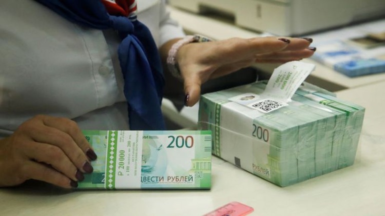 Nga tăng lãi suất lên gấp đôi bù đắp rủi ro trượt giá của đồng rúp - 1