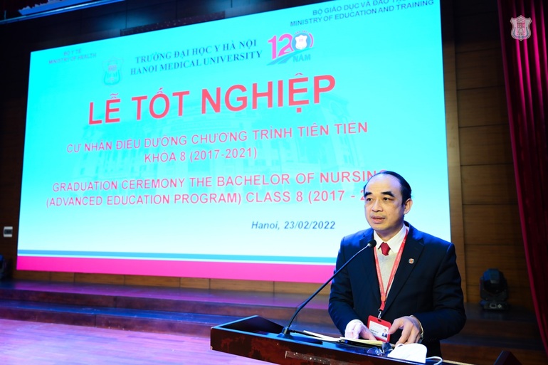Độc đáo hình ảnh trao bằng tốt nghiệp qua màn hình ở Đại học Y Hà Nội - 3 Độc đáo hình ảnh trao bằng tốt nghiệp qua màn hình ở Đại học Y Hà Nội - 3