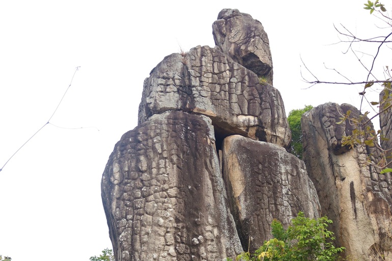 The mystery of the massive Buddha stone statue on top of Chu Pao mountain in Gia Lai - 2