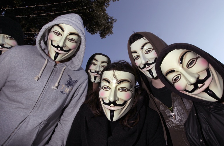 Nhóm hacker khét tiếng Anonymous tấn công nhiều trang web của  Nga - 1