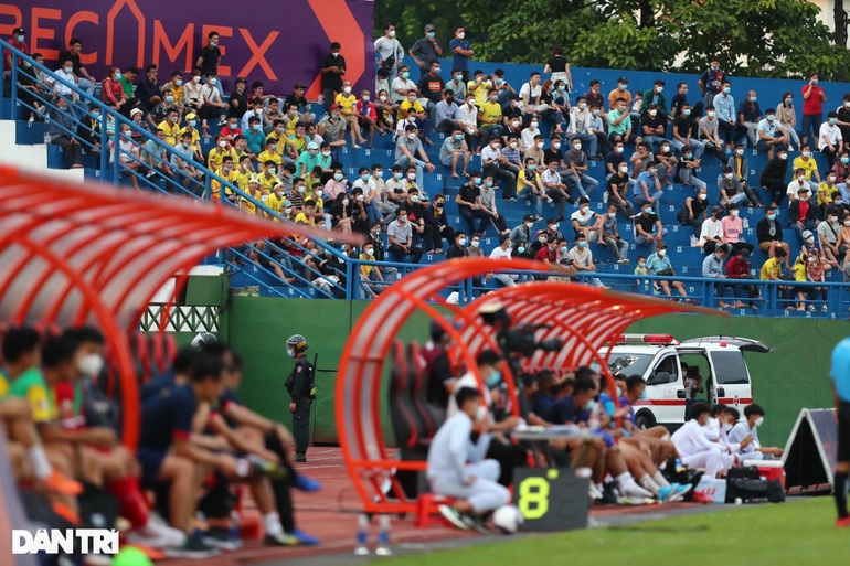 Người hâm mộ háo hức trở lại với V-League - 3 Người hâm mộ háo hức trở lại với V-League - 3