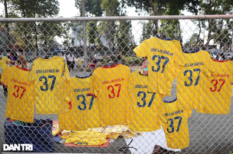 Người hâm mộ háo hức trở lại với V-League - 2 Người hâm mộ háo hức trở lại với V-League - 2