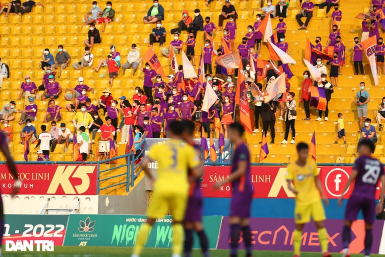 Người hâm mộ háo hức trở lại với V-League - 1 Người hâm mộ háo hức trở lại với V-League - 1