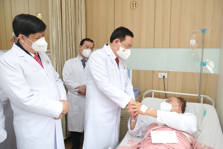 Dấn thân chống dịch, hơn 3.000 chiến sĩ áo trắng mắc Covid-19 - 3 Dấn thân chống dịch, hơn 3.000 chiến sĩ áo trắng mắc Covid-19 - 3