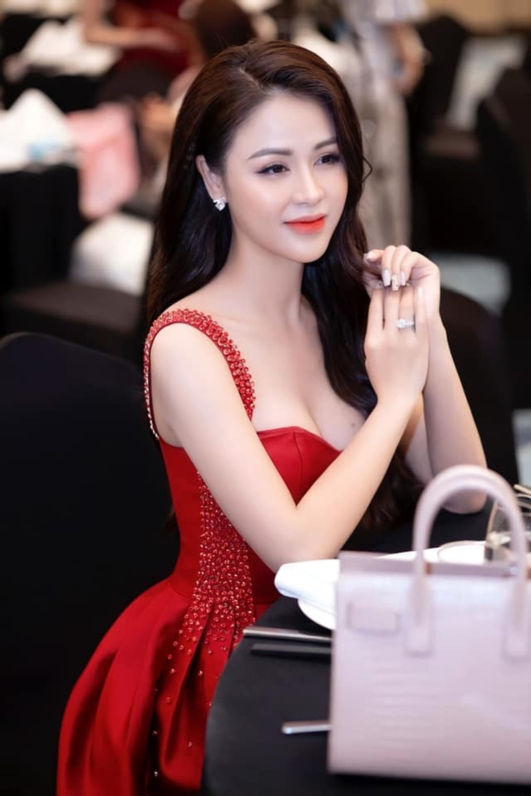 Lương Thu Trang nhiễm Covid-19: Tôi phải ngồi mới thở được - 1 Lương Thu Trang nhiễm Covid-19: Tôi phải ngồi mới thở được - 1