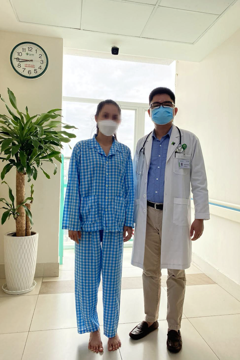 Căn bệnh hiểm khiến cô gái 23 tuổi bất ngờ đối diện nguy cơ liệt 2 chân - 2 Căn bệnh hiểm khiến cô gái 23 tuổi bất ngờ đối diện nguy cơ liệt 2 chân - 2