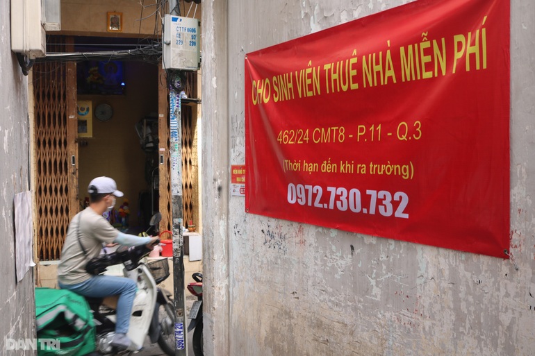 Ông chủ tiệm hớt tóc nhường nhà cho sinh viên nghèo ở miễn phí - 5 Ông chủ tiệm hớt tóc nhường nhà cho sinh viên nghèo ở miễn phí - 5