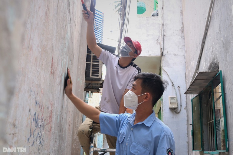 Ông chủ tiệm hớt tóc nhường nhà cho sinh viên nghèo ở miễn phí - 2 Ông chủ tiệm hớt tóc nhường nhà cho sinh viên nghèo ở miễn phí - 2