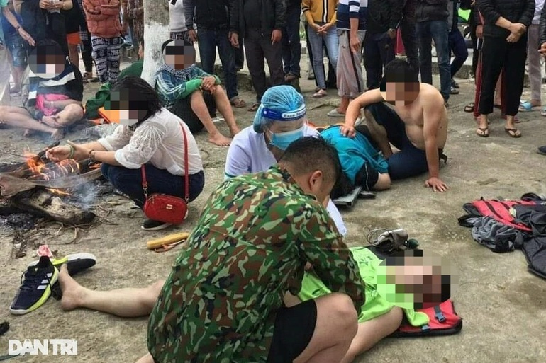 Nóng: Lật ca nô trên biển Cửa Đại, ít nhất 11 người thiệt mạng - 1 Nóng: Lật ca nô trên biển Cửa Đại, ít nhất 11 người thiệt mạng - 1
