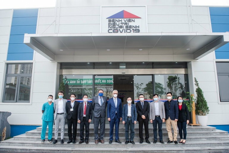 Bác sĩ Hoàng Bùi Hải: Cố gắng thêm một chút để nhiều người được hưởng lợi - 6 Bác sĩ Hoàng Bùi Hải: Cố gắng thêm một chút để nhiều người được hưởng lợi - 6