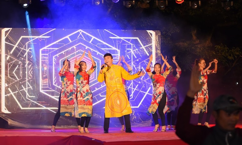Long Nhật, Lan Vy, Vĩnh Quý tâm huyết với văn hóa Huế - 2 Long Nhật, Lan Vy, Vĩnh Quý tâm huyết với văn hóa Huế - 2