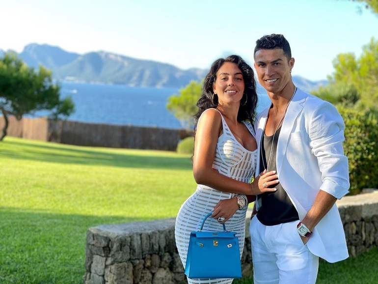 Bạn gái Ronaldo là "triệu phú tự thân", "không tiêu một xu" của bạn trai |  Báo Dân trí