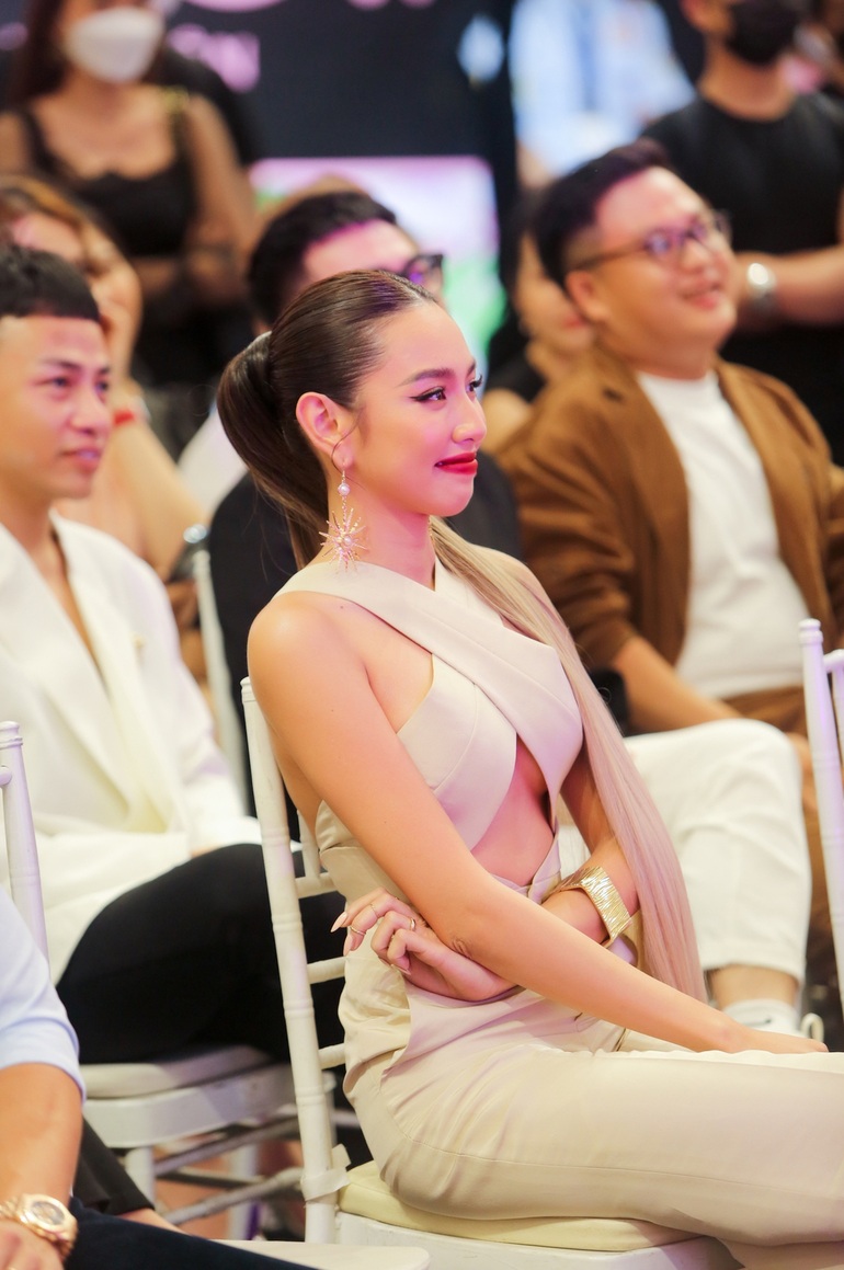 Hồ Ngọc Hà - Thùy Tiên như chị em song sinh - 6 Hồ Ngọc Hà - Thùy Tiên như chị em song sinh - 6